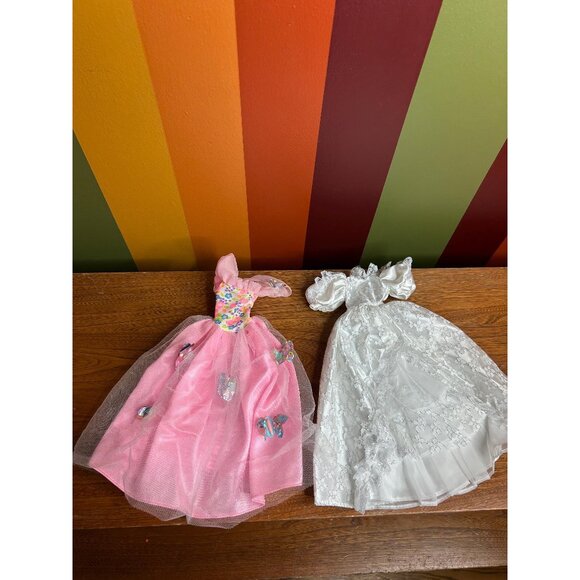 1990s vintage Barbie ball gown dresses wedding clothes collectable - Picture 1 of 7